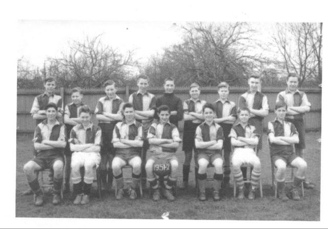 1951-52    Humphries, Cave, Surridge, Butler, Long, Hall, Mills, Niblet, ??.Gardiner, ??, Coombes, Russell, Halliday, Jones, Hatheral